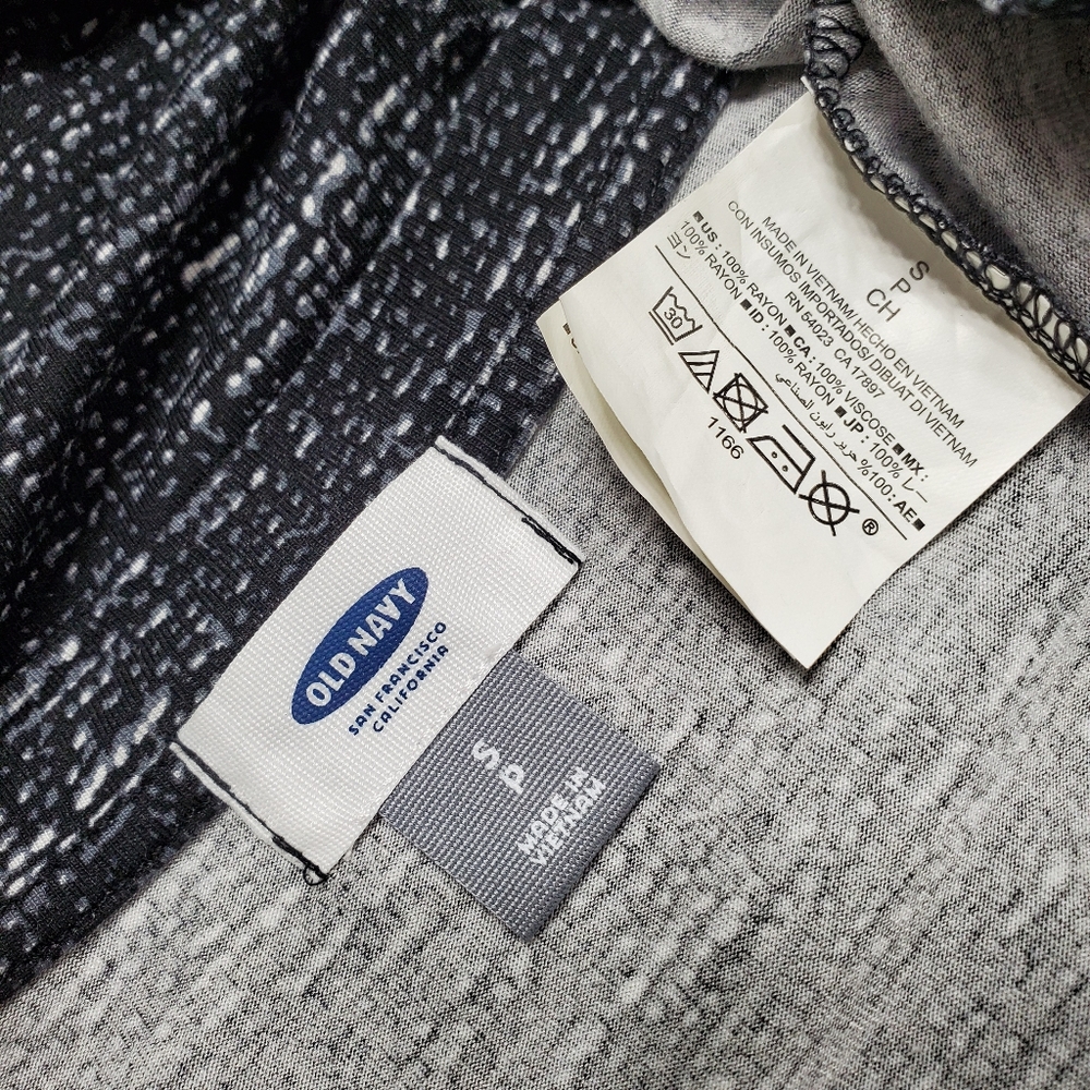 Old Navy High-Low V-Neck Tee - Picture 4 of 4
